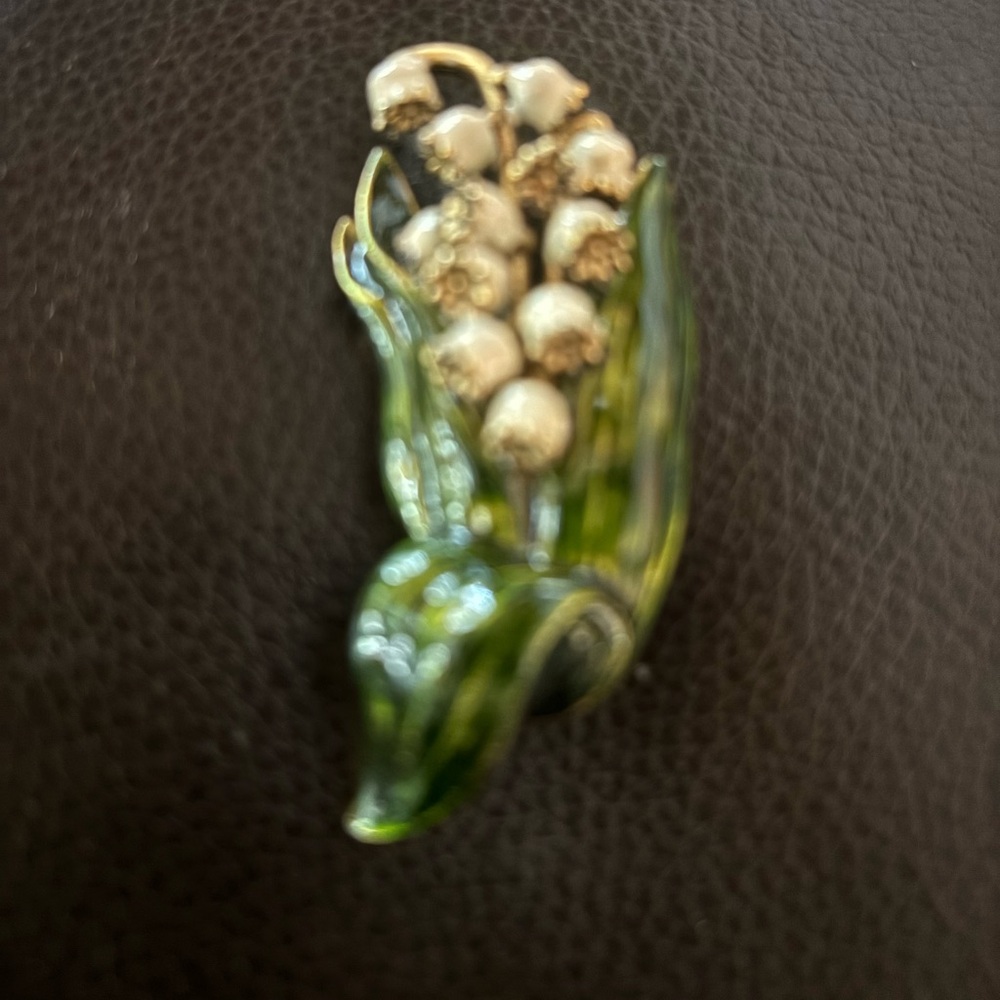 Easter  Lily-of-The-Valley Basket Brooch from ILANET Museum Collection - Picture 5 of 8